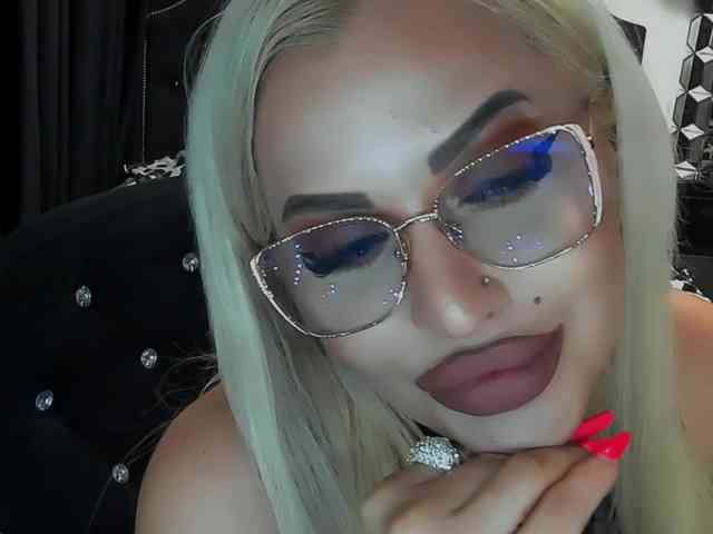 lovelyblondyx webcam