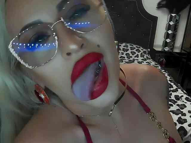 lovelyblondyx