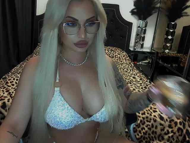 lovelyblondyx