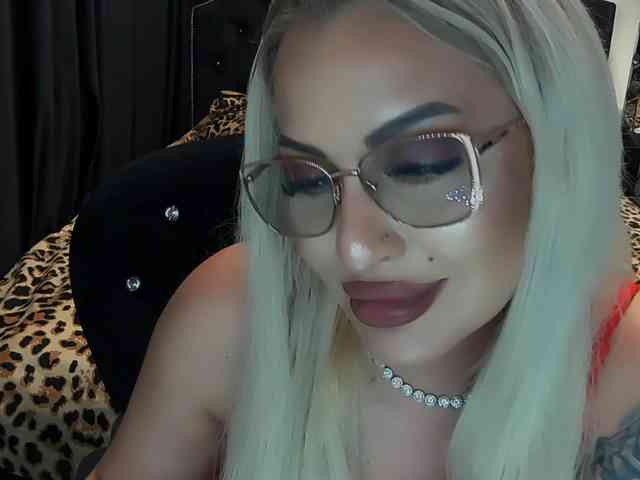 lovelyblondyx