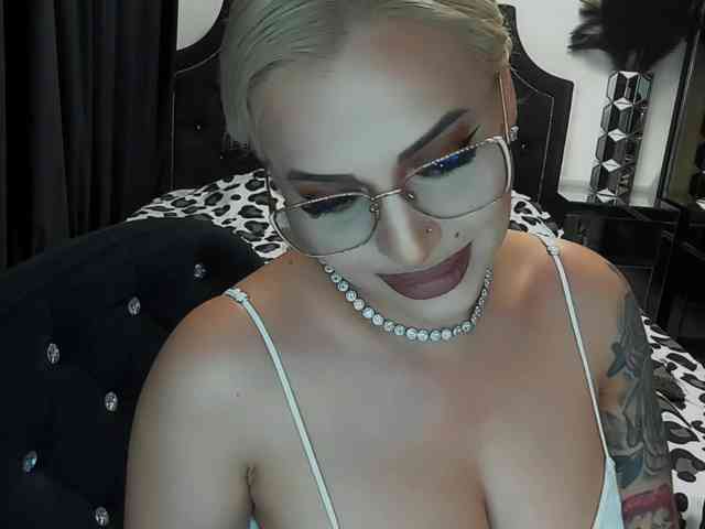 lovelyblondyx