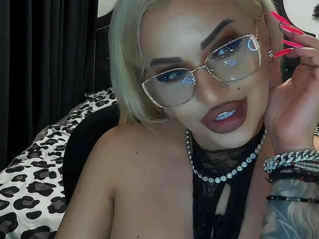 lovelyblondyx