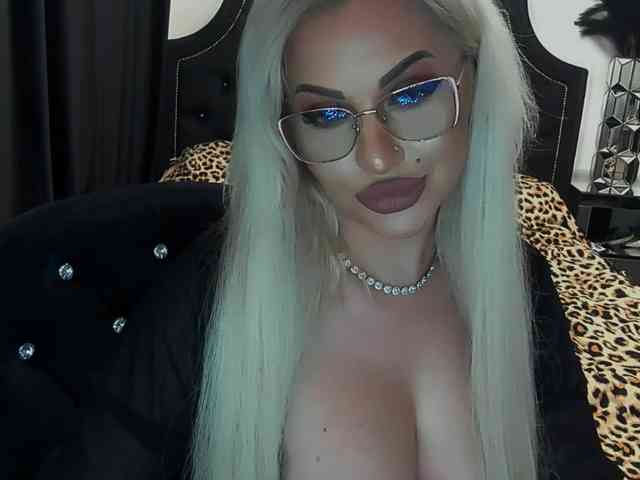 lovelyblondyx