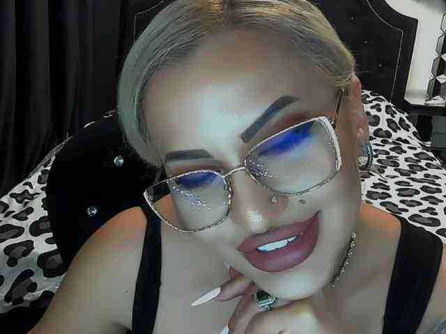 lovelyblondyx