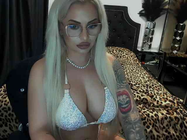 lovelyblondyx