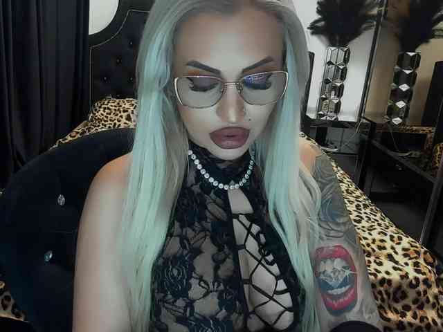 lovelyblondyx webcam