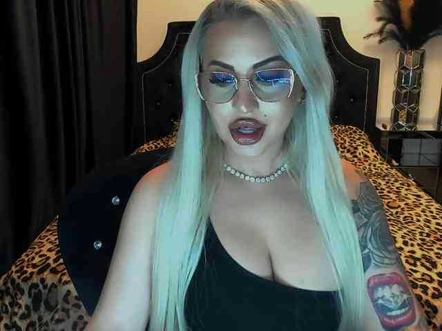 lovelyblondyx