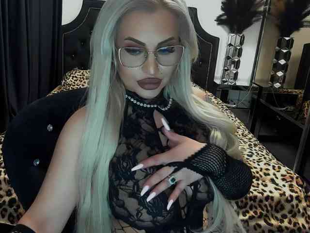 lovelyblondyx webcam