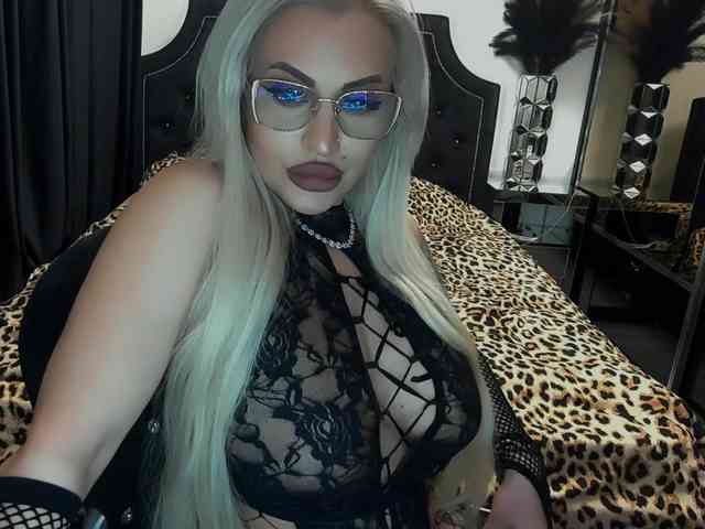 lovelyblondyx webcam