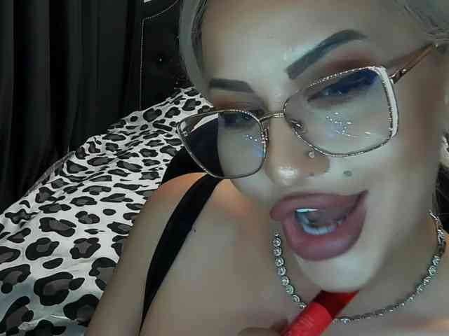 lovelyblondyx