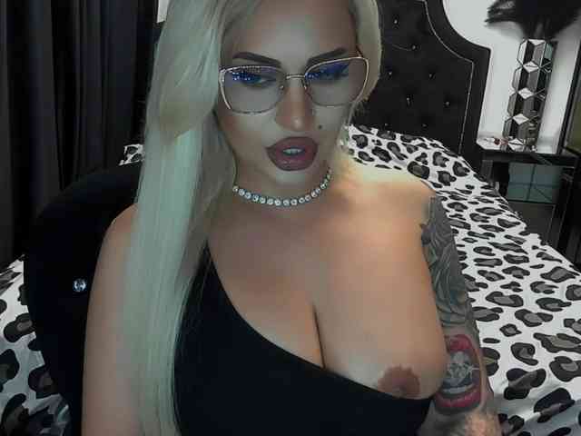lovelyblondyx