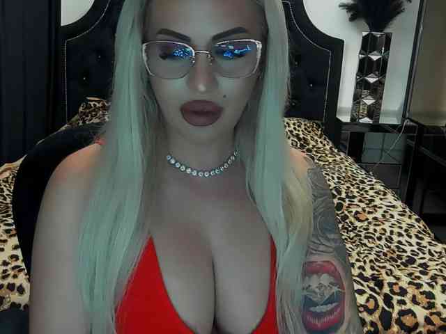 lovelyblondyx webcam