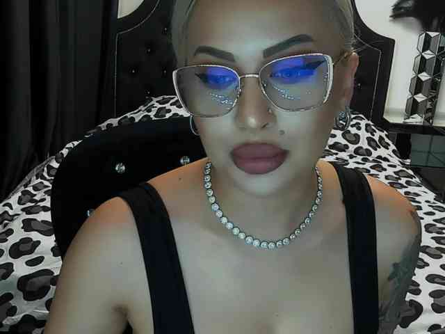 lovelyblondyx