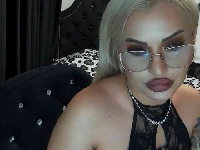 lovelyblondyx