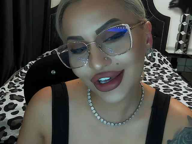lovelyblondyx