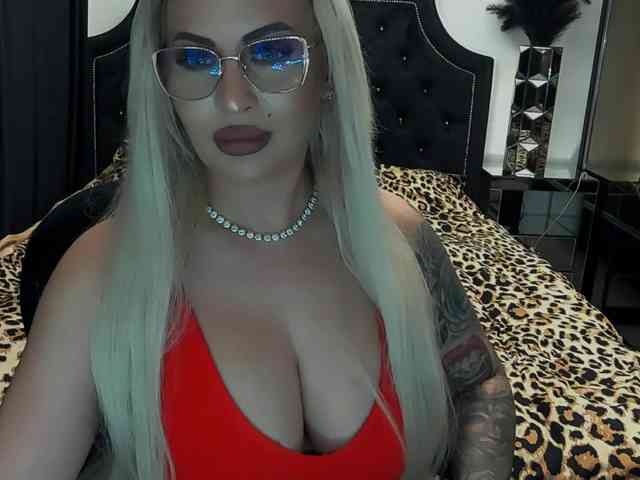 lovelyblondyx webcam