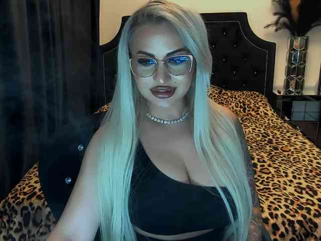 lovelyblondyx