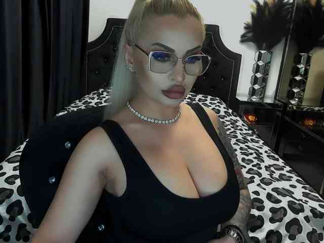 lovelyblondyx