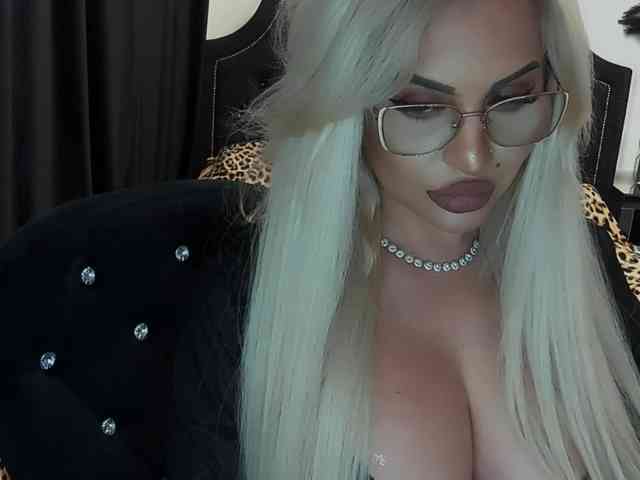 lovelyblondyx