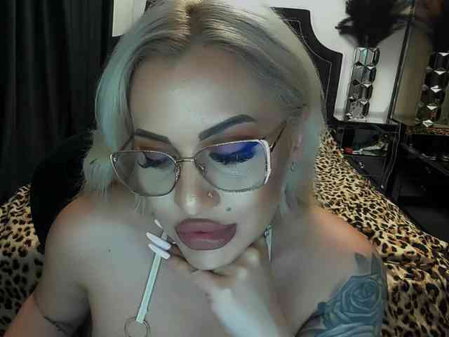 lovelyblondyx