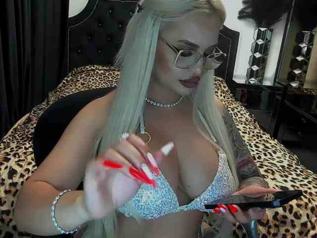 lovelyblondyx