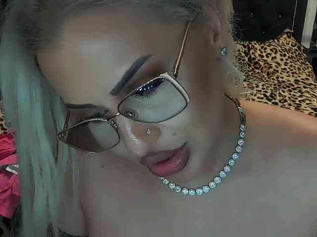 lovelyblondyx