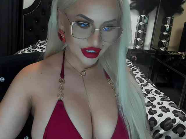 lovelyblondyx webcam