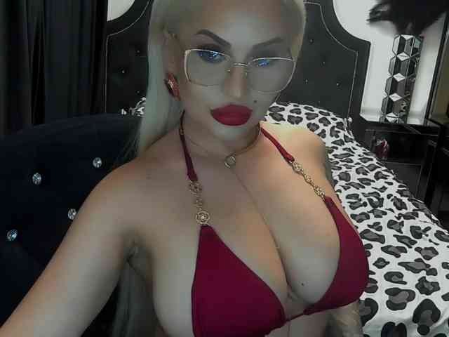 lovelyblondyx webcam