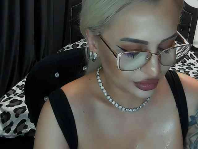 lovelyblondyx