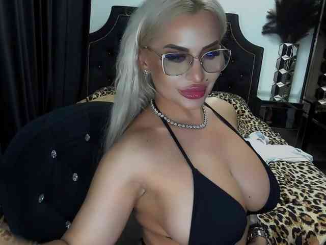 lovelyblondyx