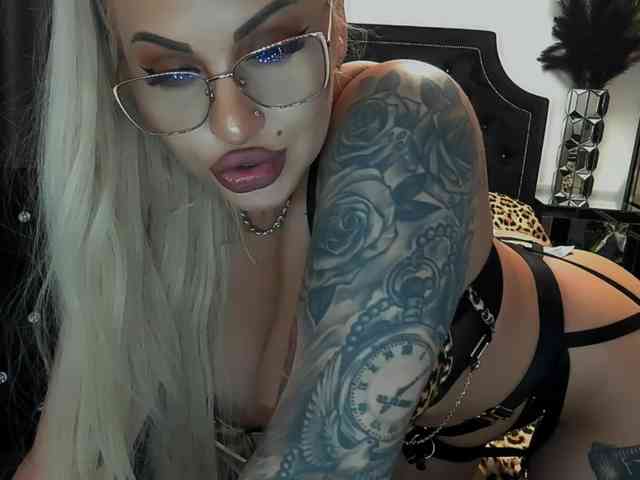 lovelyblondyx webcam