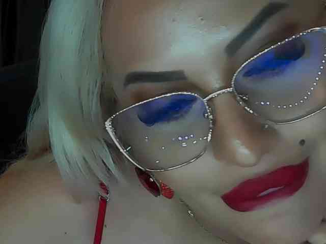 lovelyblondyx
