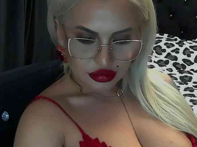 lovelyblondyx