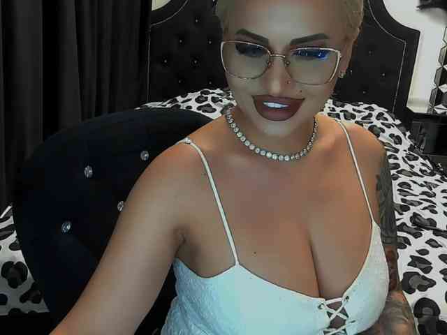 lovelyblondyx