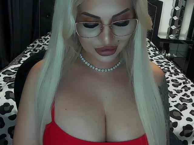 lovelyblondyx webcam