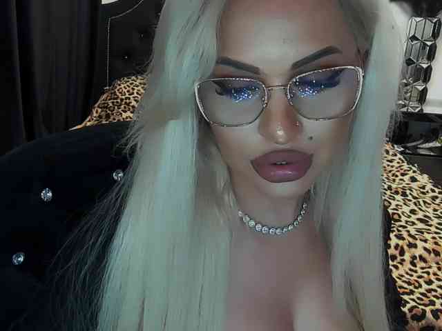 lovelyblondyx