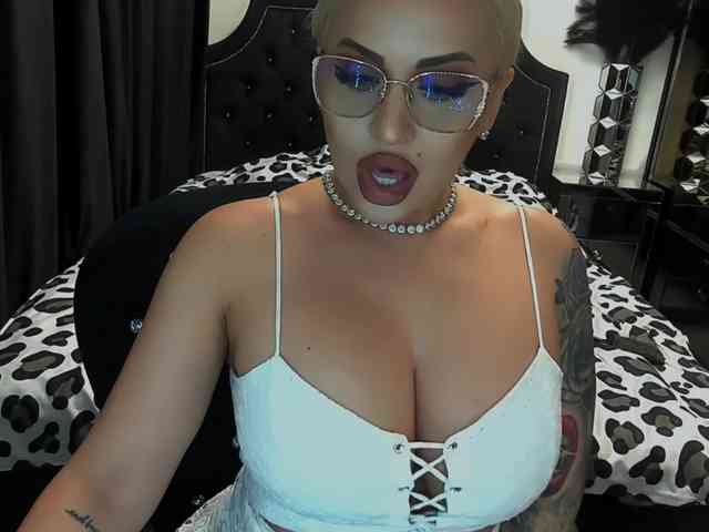lovelyblondyx