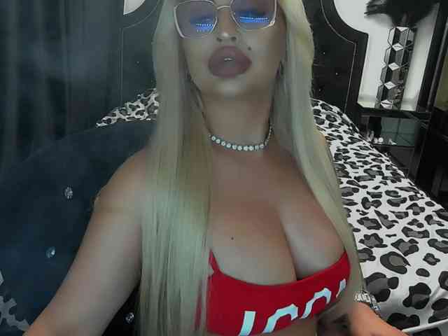 lovelyblondyx webcam