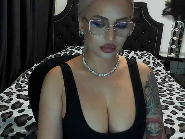 lovelyblondyx