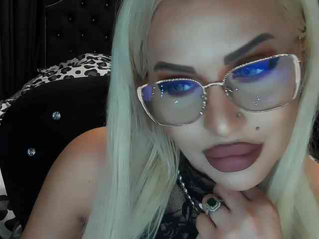 lovelyblondyx