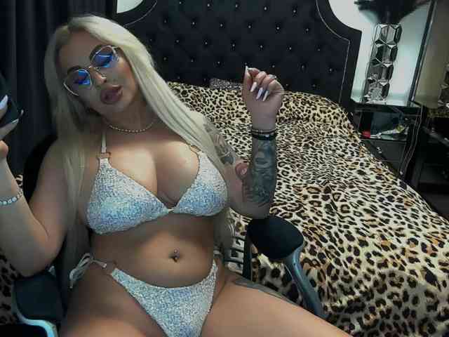 lovelyblondyx