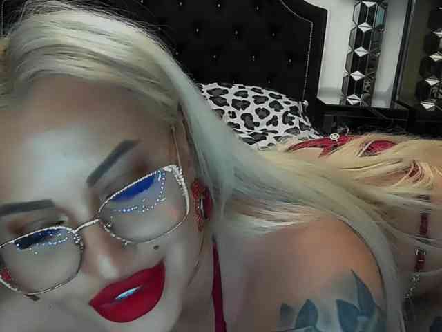 lovelyblondyx