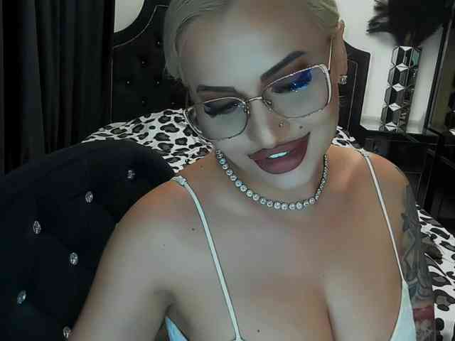 lovelyblondyx