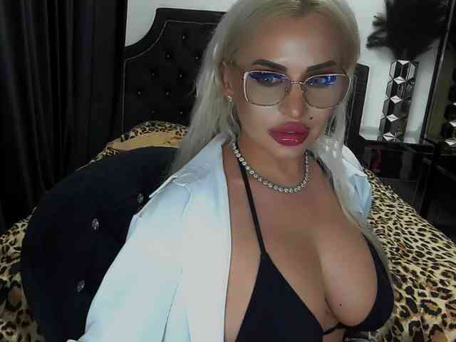 lovelyblondyx