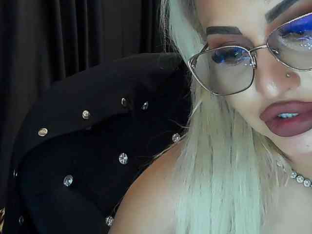 lovelyblondyx