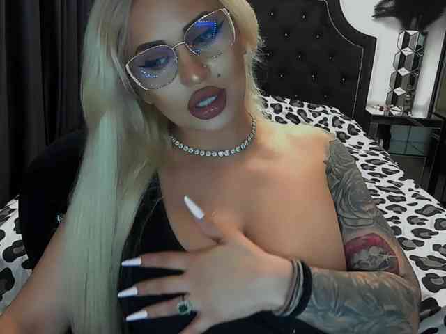 lovelyblondyx webcam