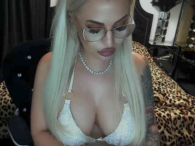 lovelyblondyx
