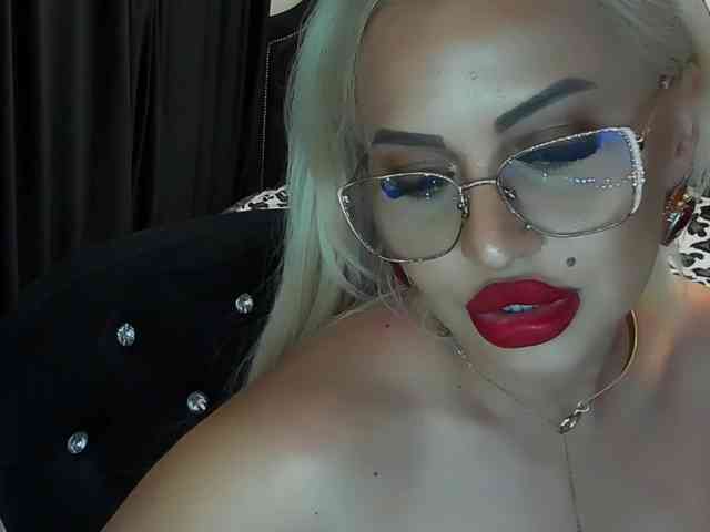 lovelyblondyx
