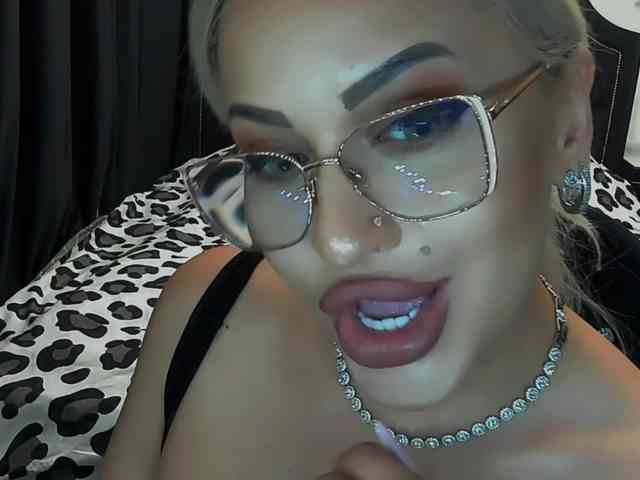 lovelyblondyx