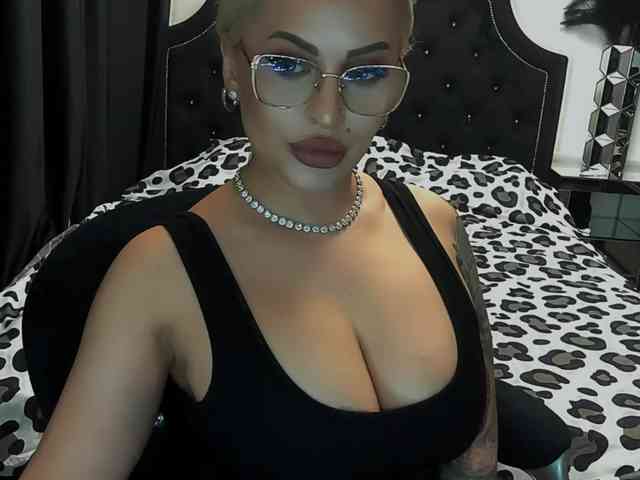 lovelyblondyx